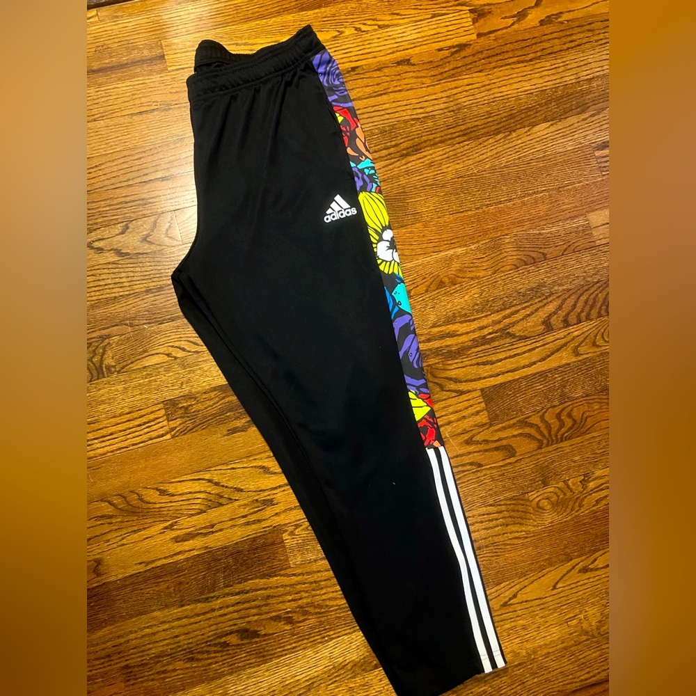Funky pattern Adidas workout pants men!